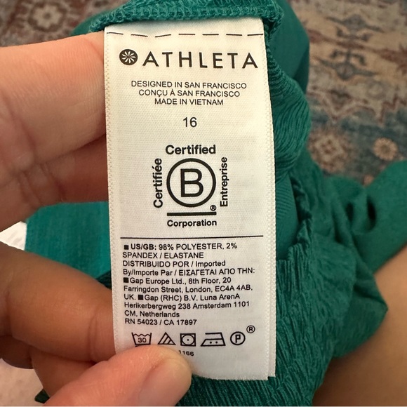 NWT Athleta Green Echo Shorts Size 16 Plus Size Athletic Shorts Workout - Picture 12 of 12